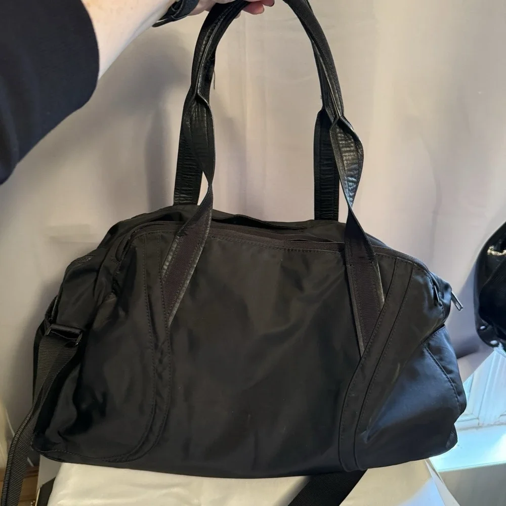 Lululemon Out Of Range Black Duffle Overnight Gym Weekender Bag Unisex